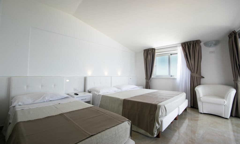 Hotel Resort Rocca Di Vadaro Capo Vaticano Cameră foto